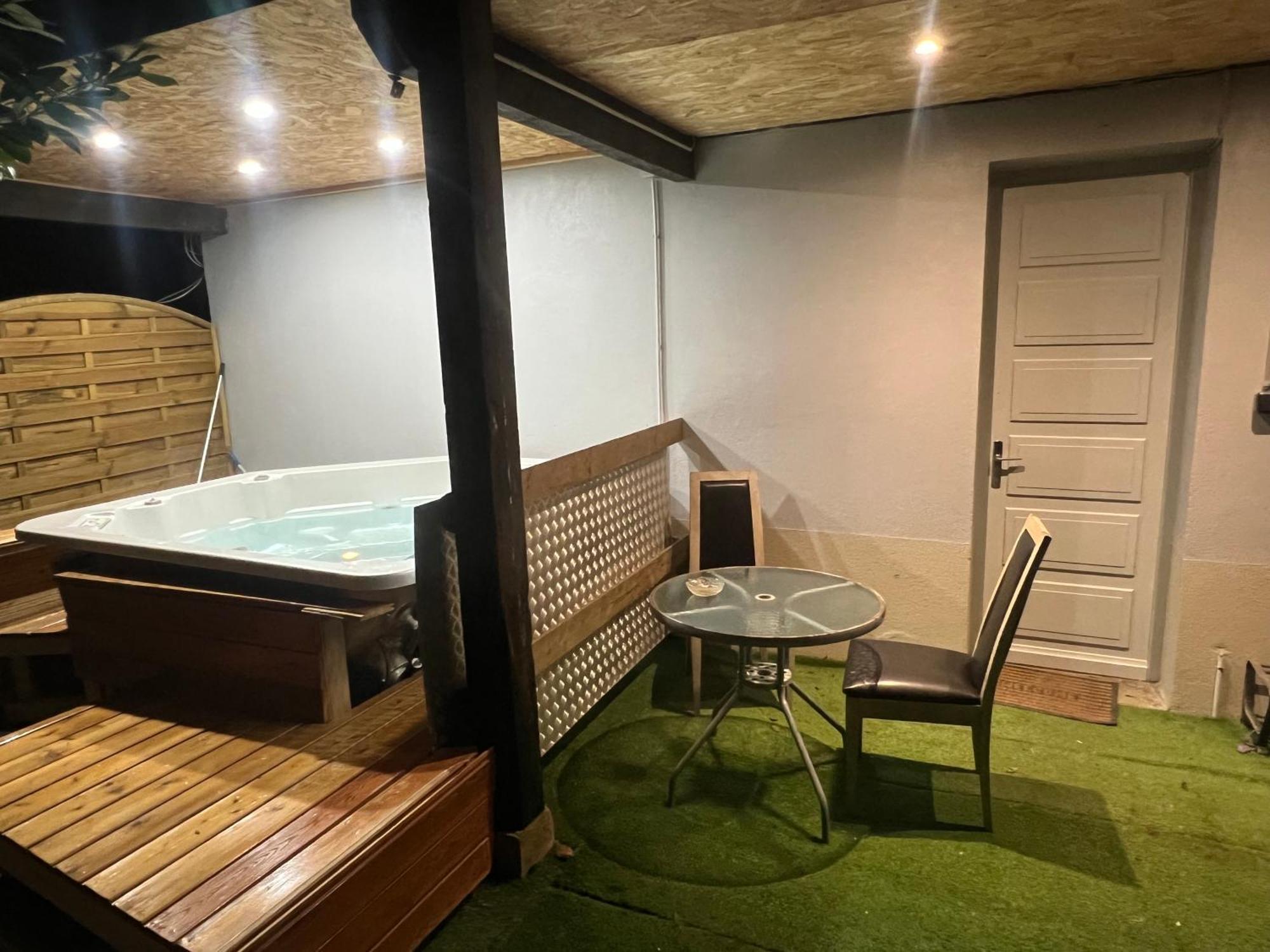 Le Gite Du Cavalier Au Coeur De La Foret/Jacuzzi Dole Exteriör bild